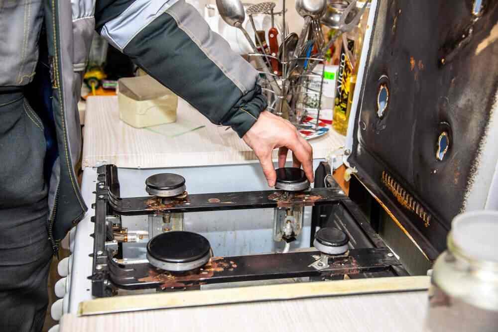 Commercial gas hob inspection and servicing
